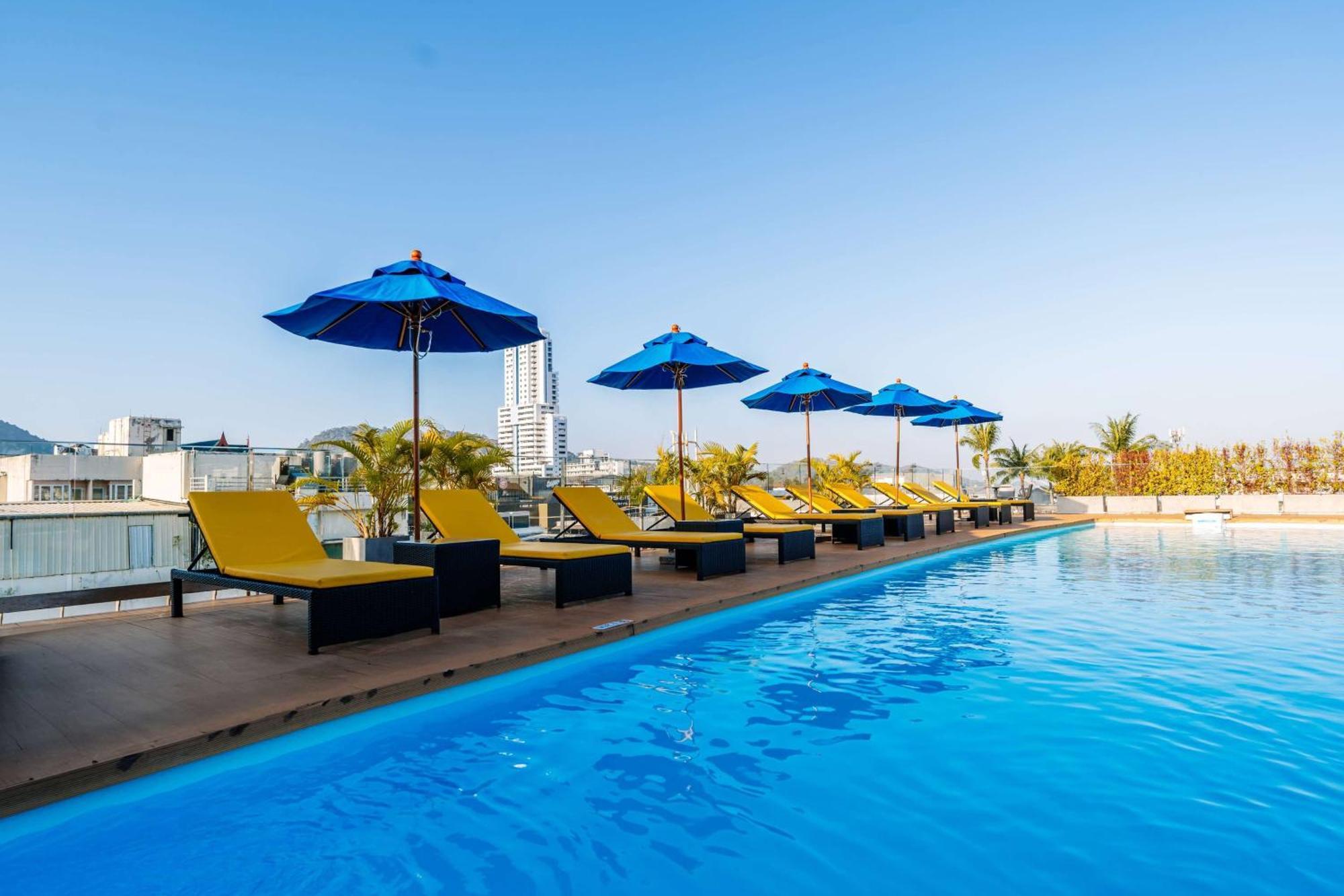 Days Inn By Wyndham Patong Beach Exterior foto